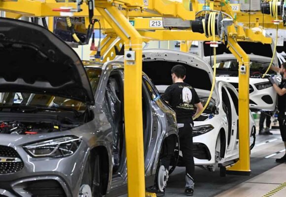 Mercedes risks US sales ban under Senate China bill