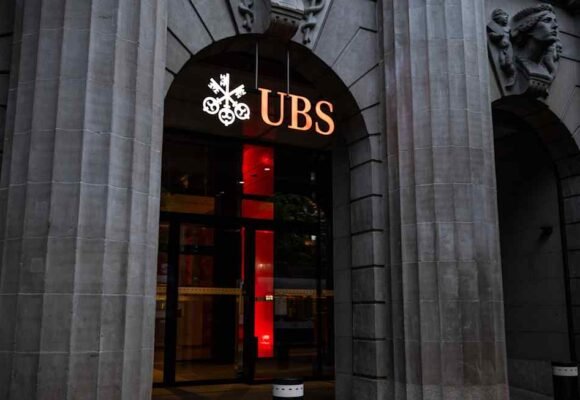 UBS fined $125mn over lax money laundering controls