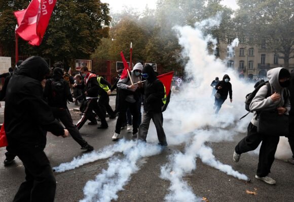 French Government Calls Emergency Meetings With Platforms Over Protests